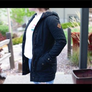 Women’s black north face size xs can fit medium